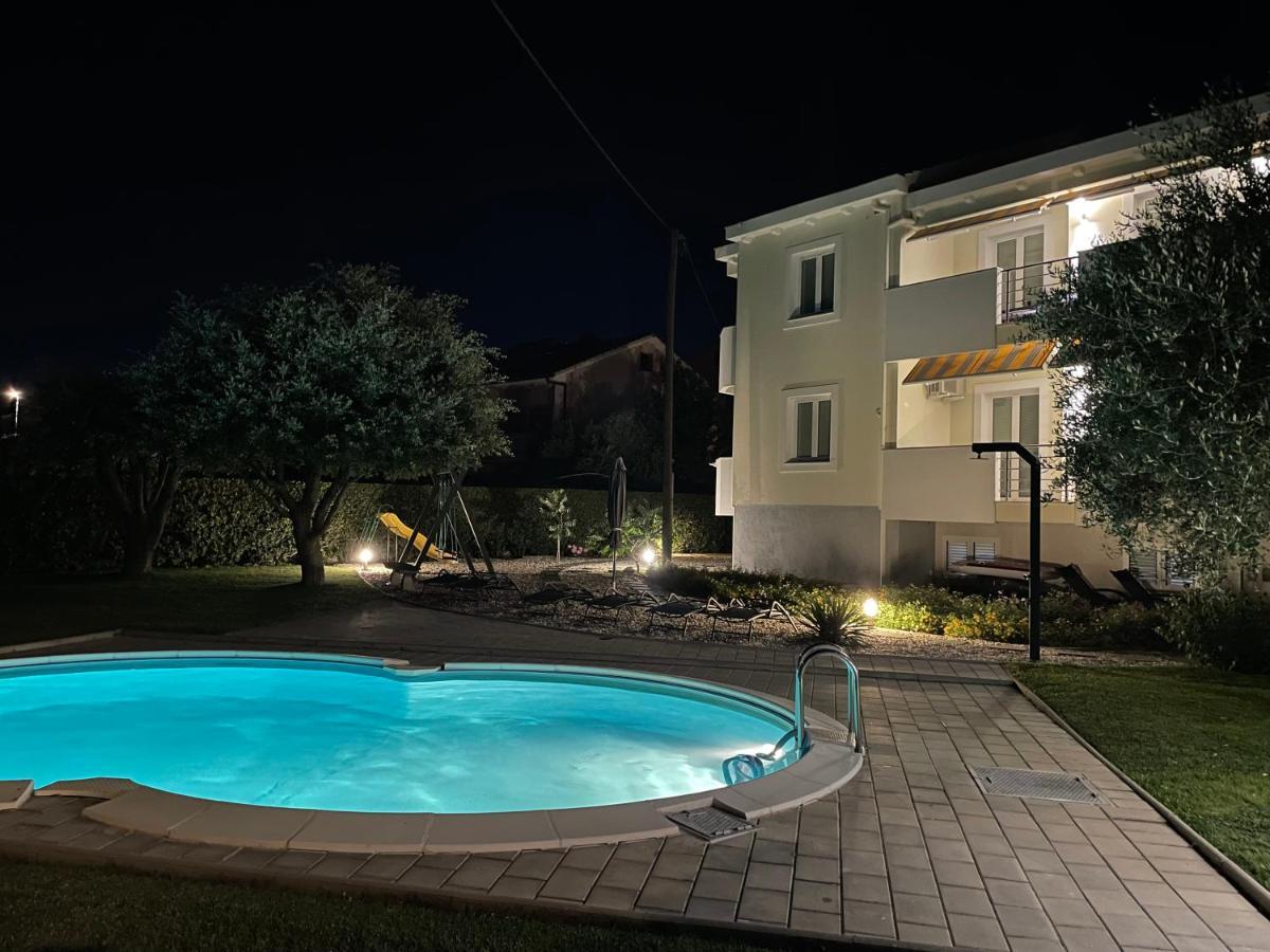 Apartments Sunny Estate Затон Экстерьер фото